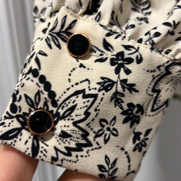 Cream and Black Blouse with high neck and beautiful tie back - Picture 2 of 5